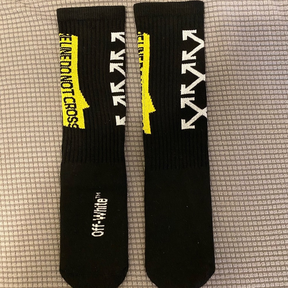OFF-WHITE POLICE LINE DO NOT CROSS SOCKS